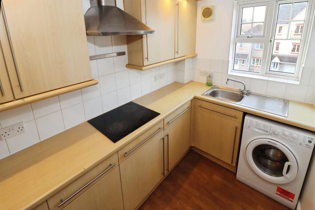 Apartment in Bristol, Vinney Green, Emersons Green - More