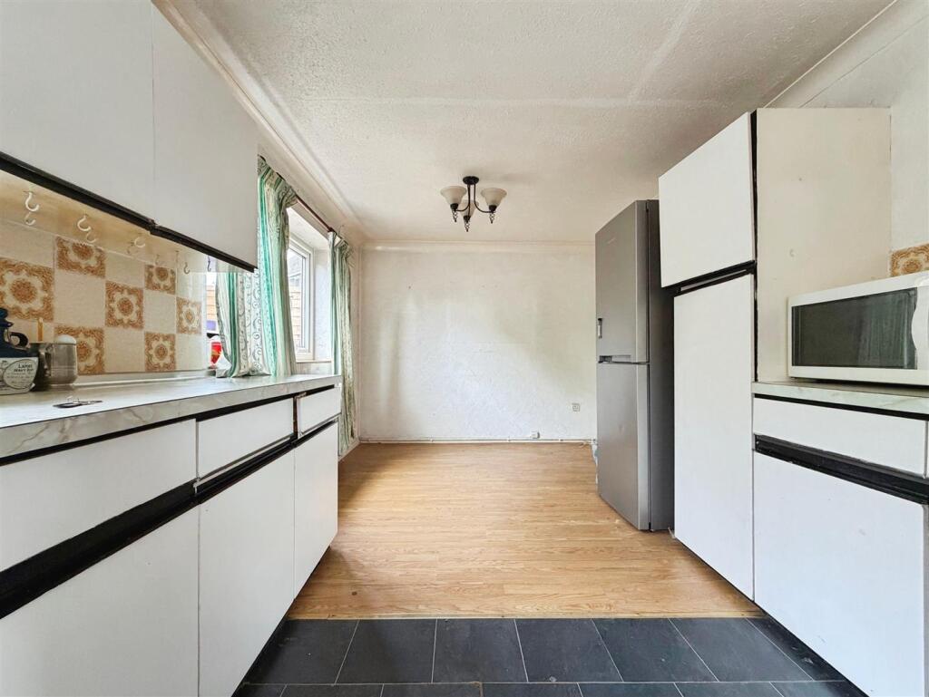 House in Worksop, Manton - View 5