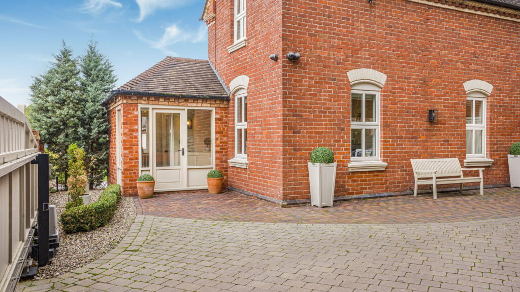 House in Walsall - View 4