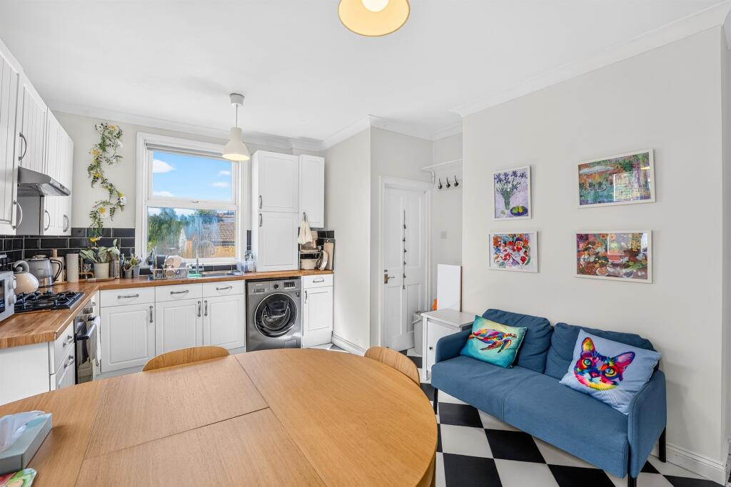 House in London - View 5