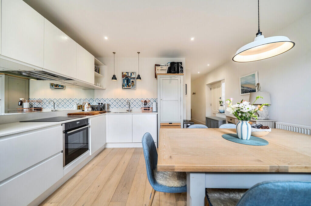 House in Hungerford, West Berkshire - More
