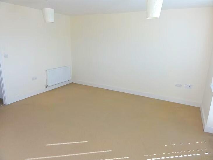 Apartment in Far Cotton - View 3