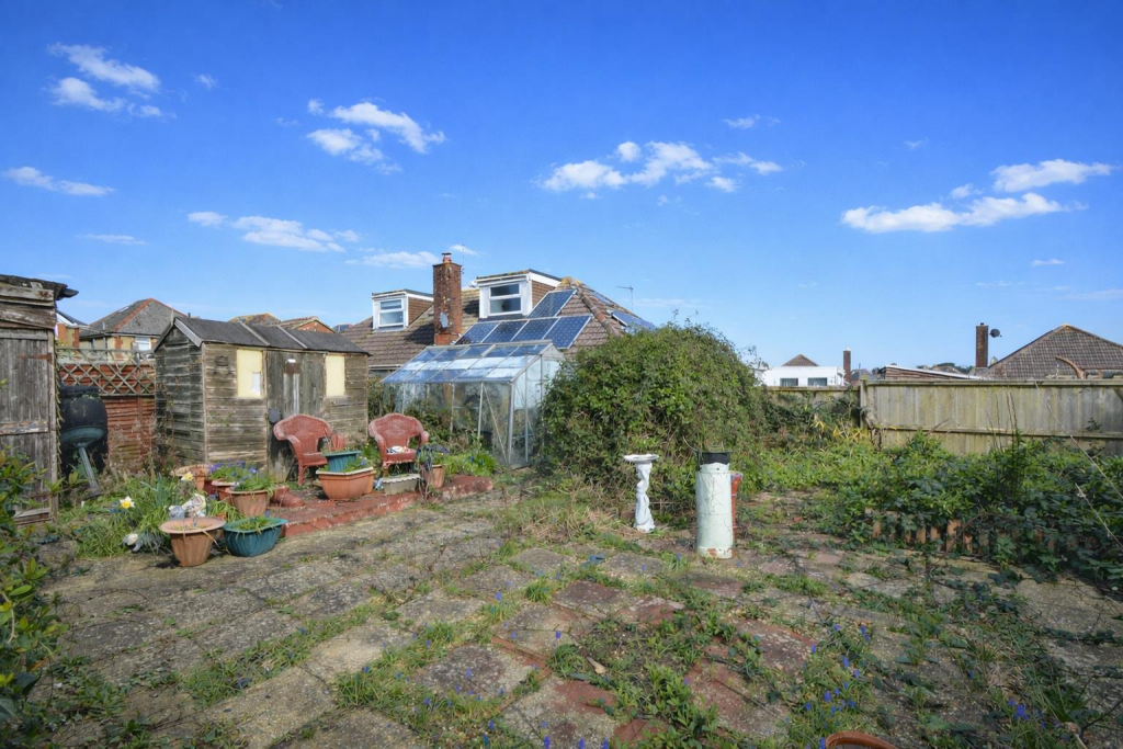 House in Sandown, Lake - View 4