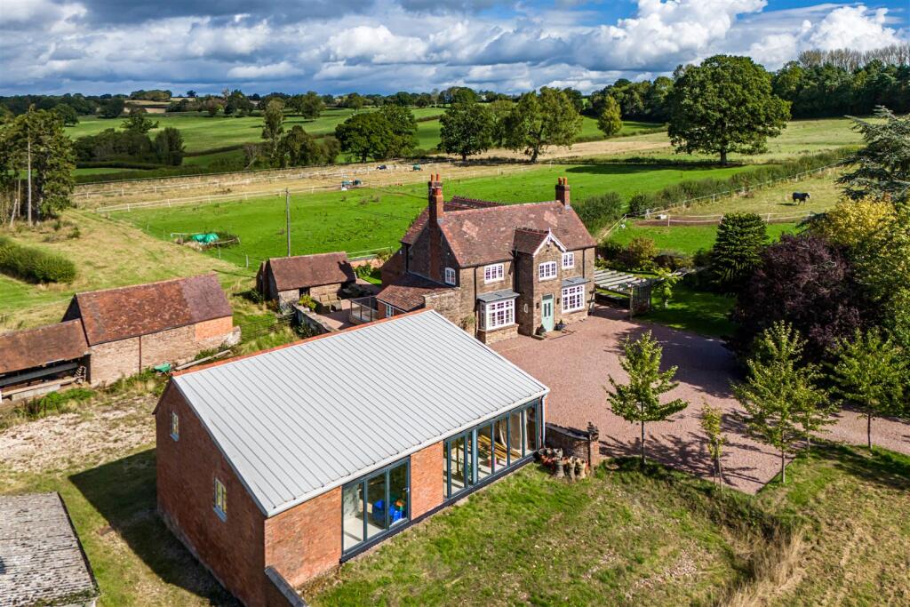 House in Dudley - View 2