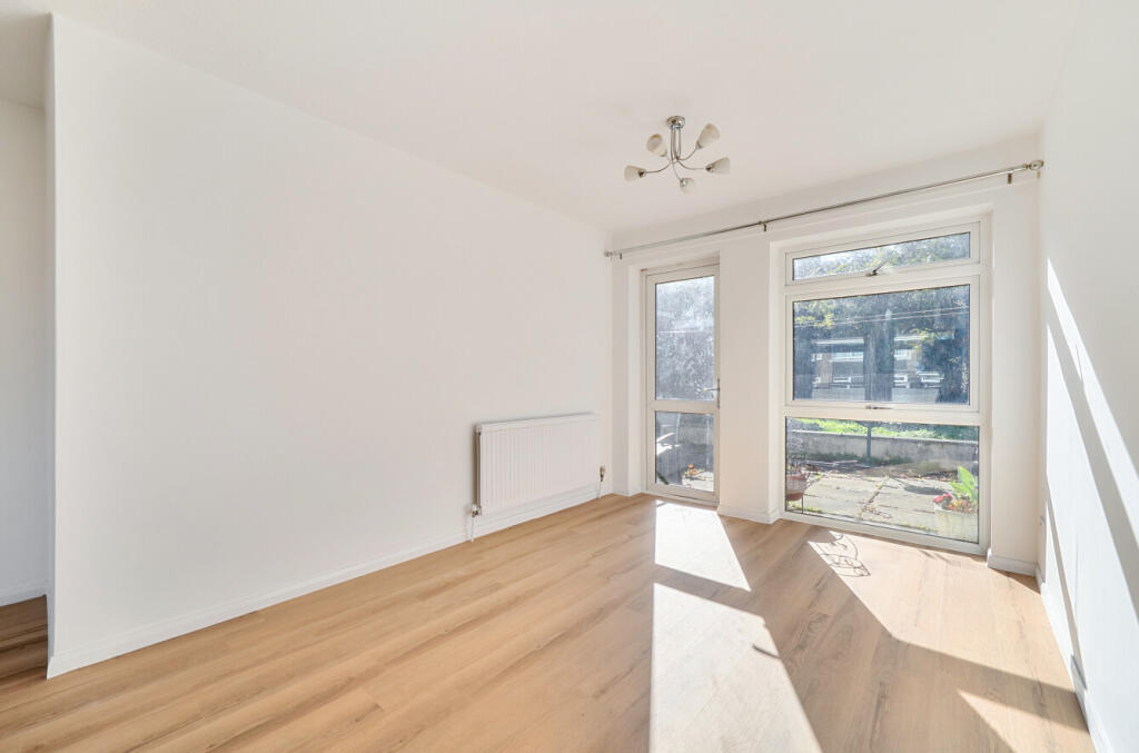 House in Eastleigh, Cranbourne Park, Hedge End - View 4