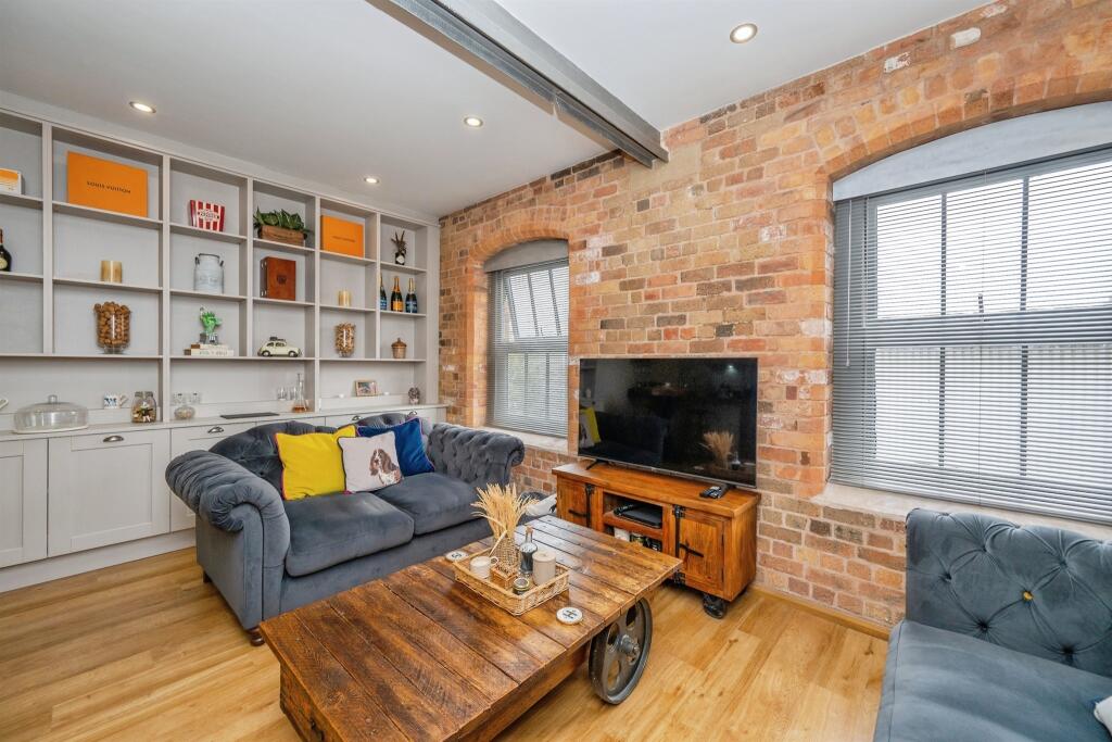Apartment in Lichfield, The Shires Industrial Estate - View 5