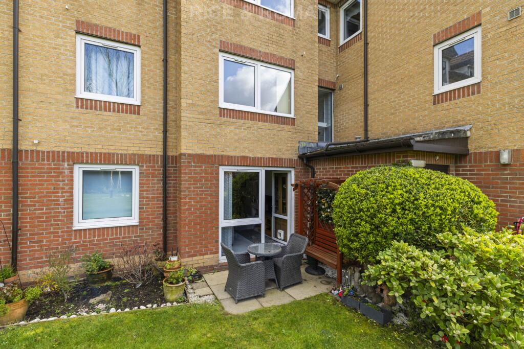 1-bed house on Badgers Court, Epsom, £205,000