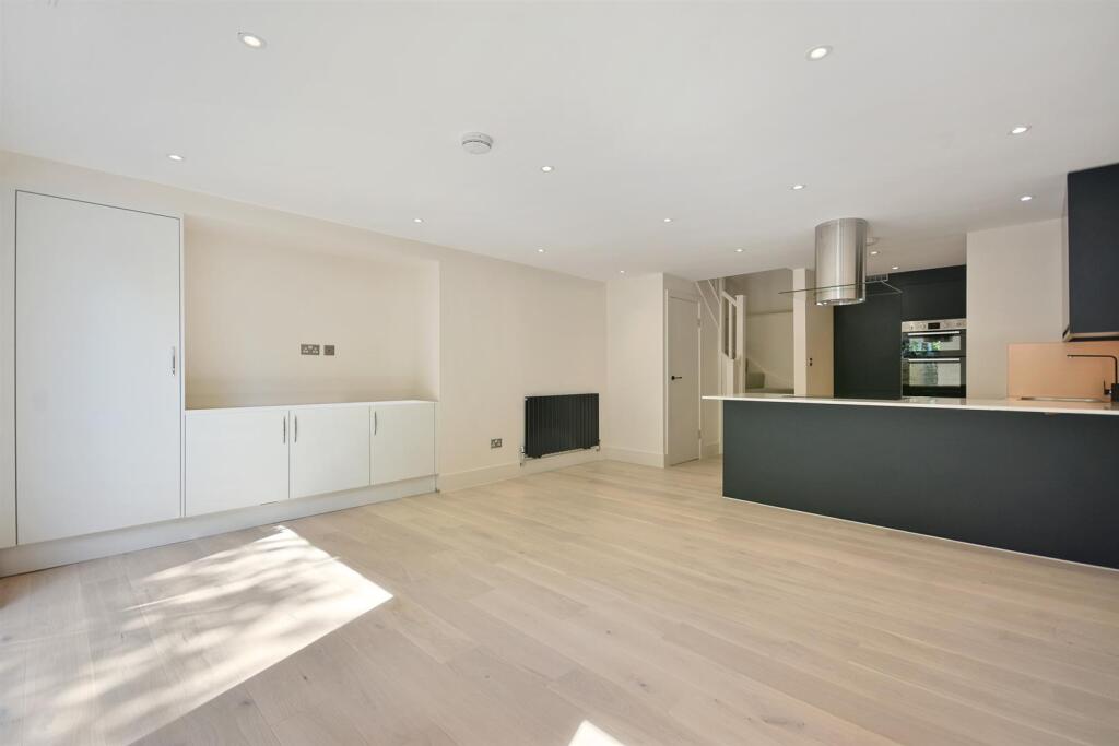 House in London - View 5