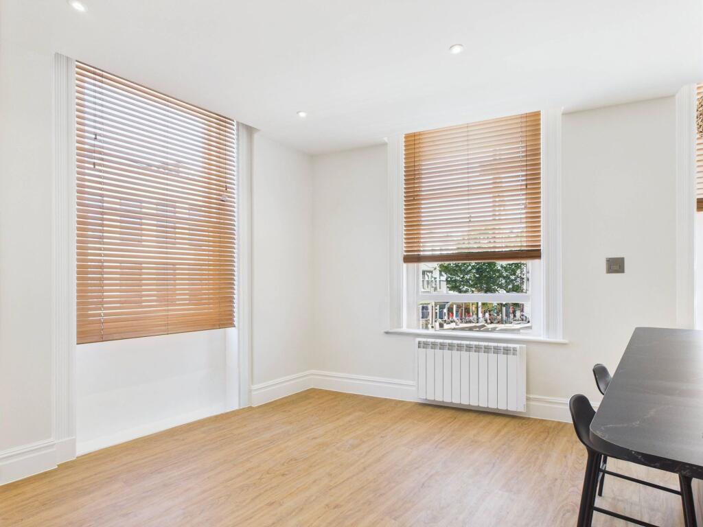 Apartment in Gloucester - View 4