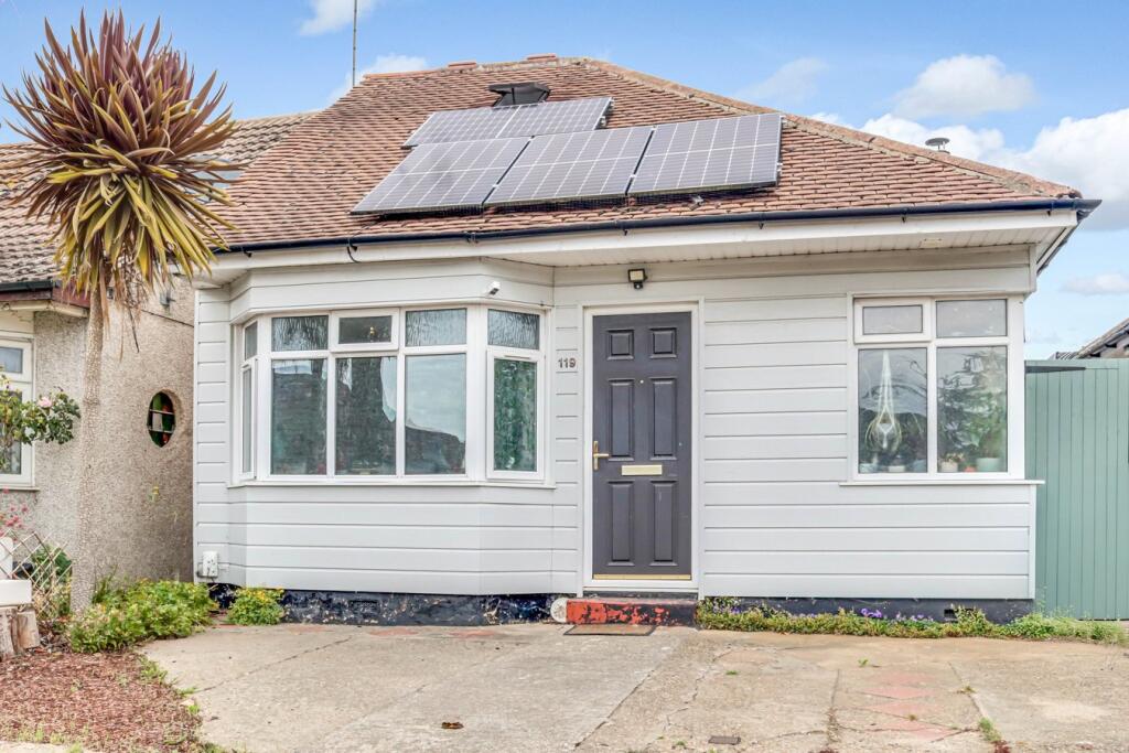 2-bed detached on North Crescent, Southend-on-Sea, SS2, £375,000