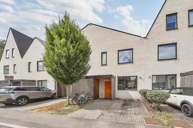 3-bed terraced on Dora Carr Close, Headington, Oxford, £209,250