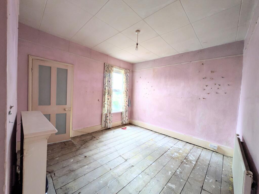 House in Romford - More