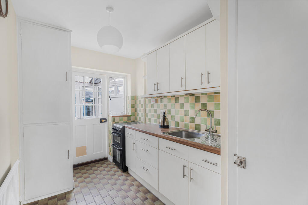 Laburnum Crescent, Kidlington, OX5 photo 3
