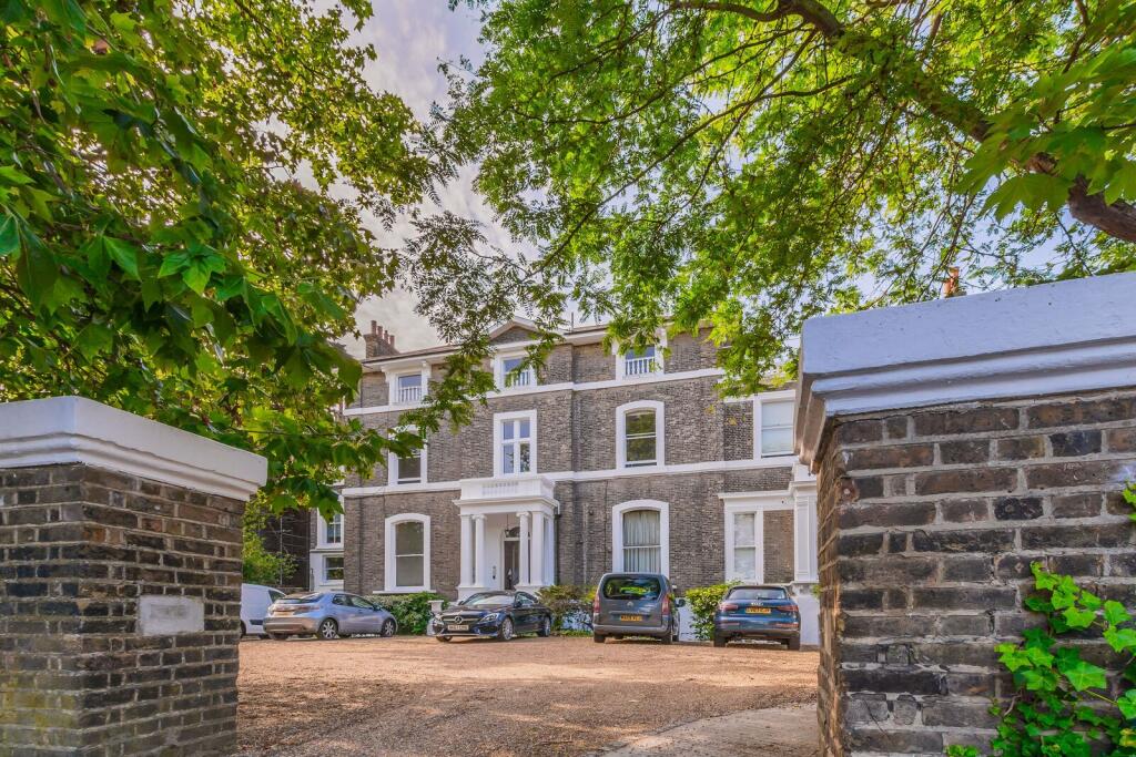 Apartment in London, Royal Borough of Greenwich - More