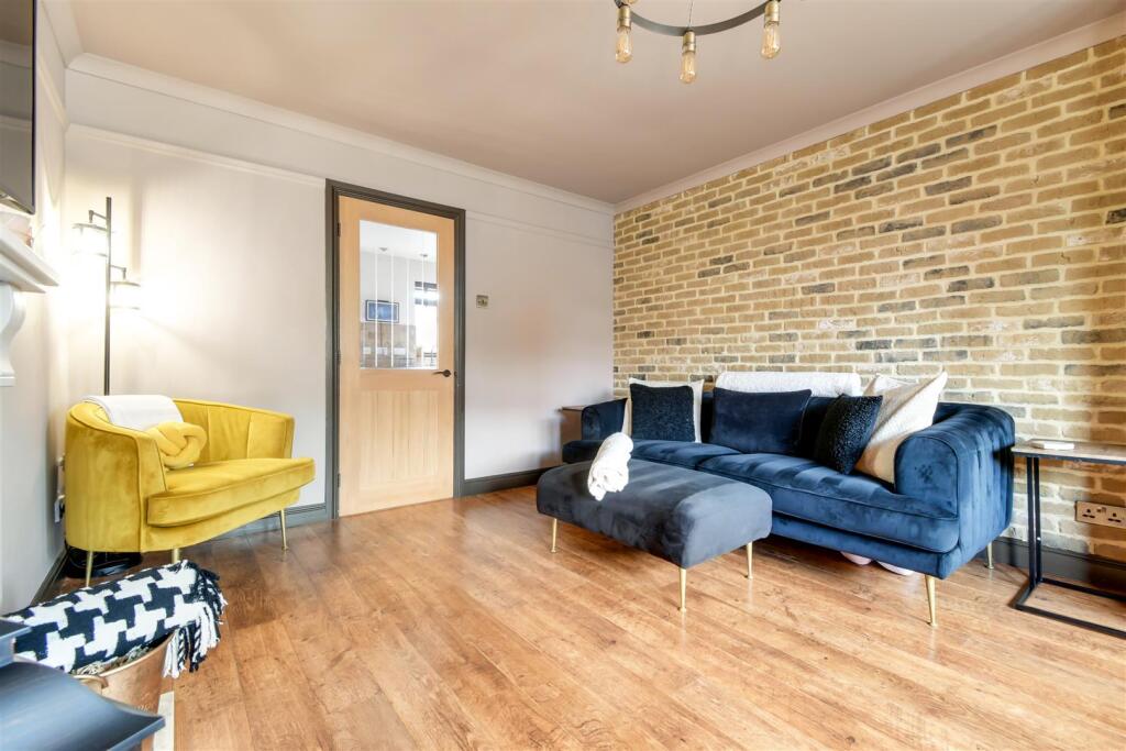 House in Broughton, North Lincolnshire - More