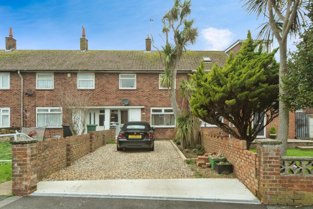 2-bed terraced on Great Cliffe Road, Eastbourne, £240,000