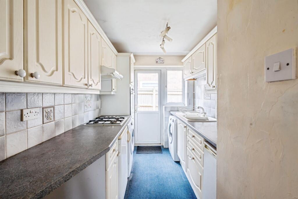 Upper Chyngton Gardens, Seaford - More