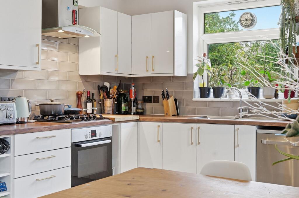 Apartment in London, Leytonstone - View 5