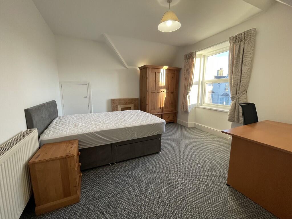 Main image of property: Room 6, 9 Headland Park