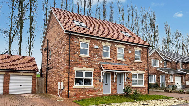 3-bed semi-detached on Appledore Crescent, Scunthorpe, £220,000