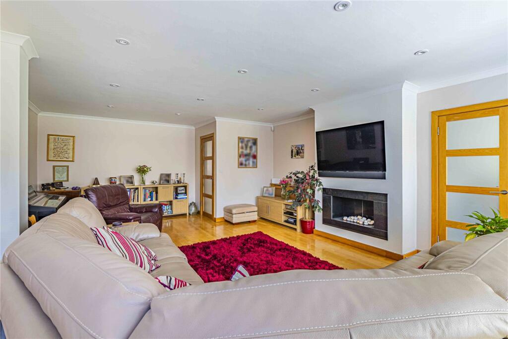Arden Close, Bushey Heath, Bushey, Hertfordshire, WD23 photo 3