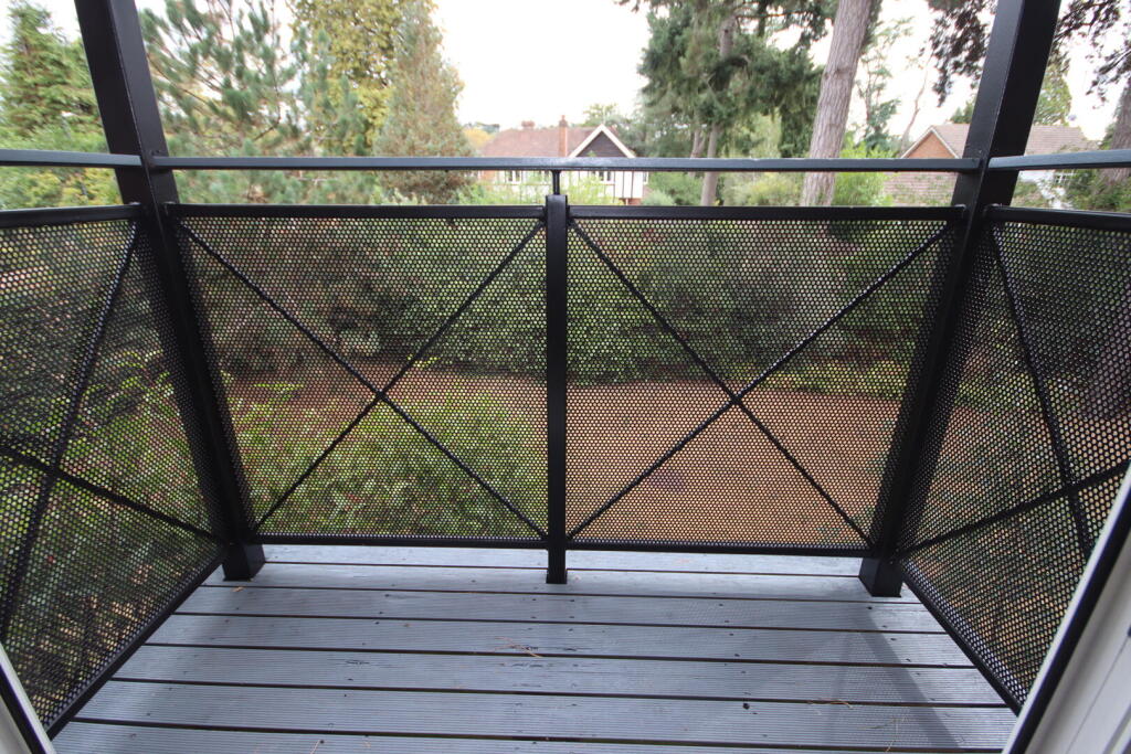 Apartment in Slough - View 5