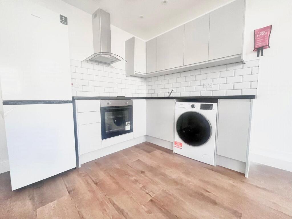 Apartment in Twickenham - View 4