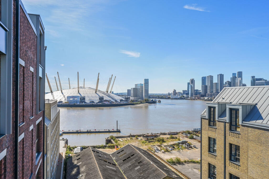 2-bed flat on Dulke House, Docklands, London, E14, £725,000