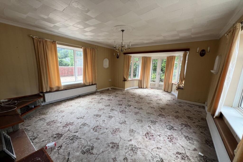 House in Abergavenny, Llanfoist Fawr - View 2
