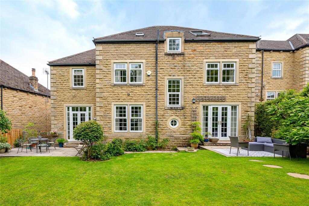 Main image of property: Creskeld Park, Leeds, LS16