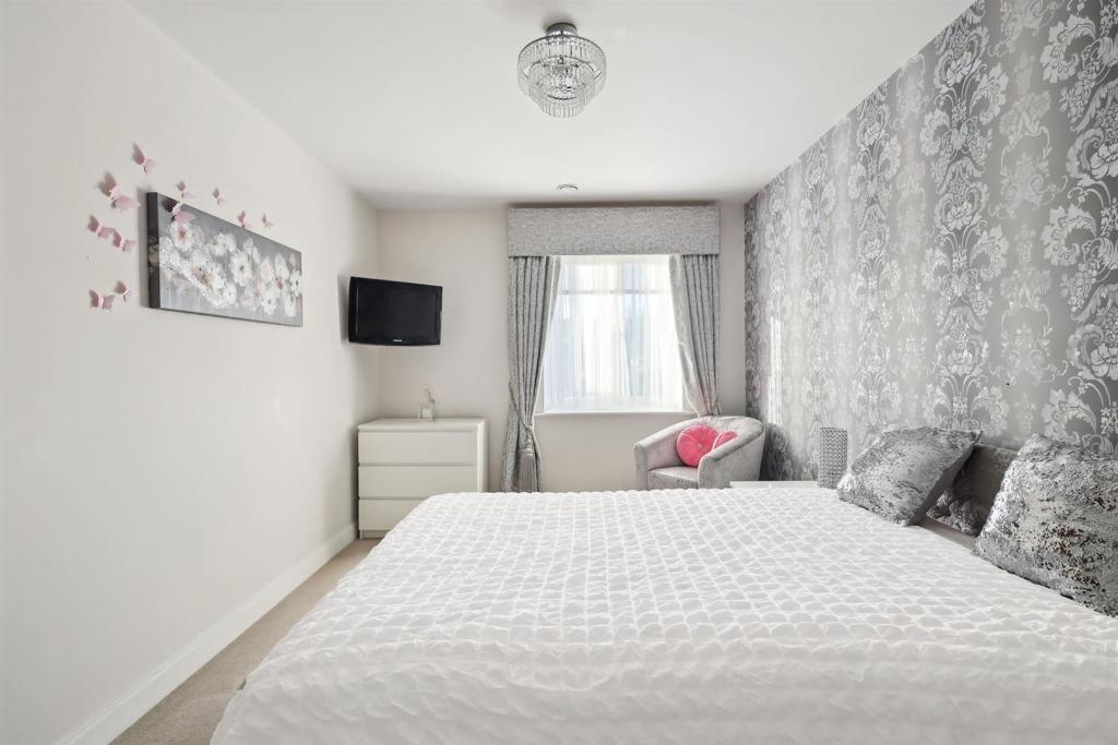 Apartment in Southall - View 5