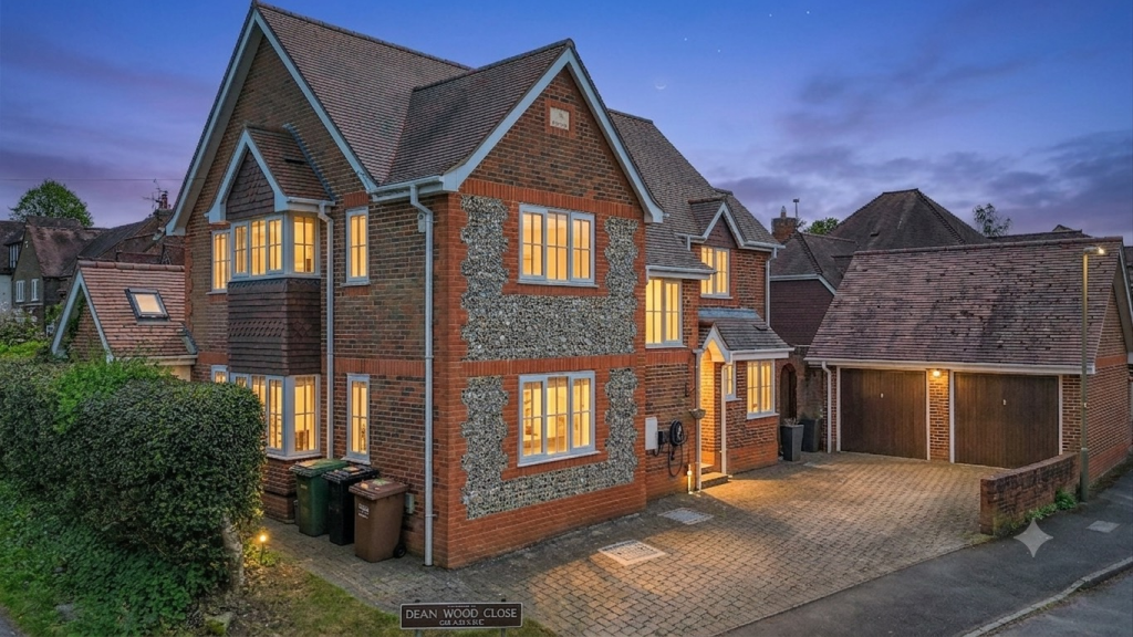 Dean Wood Close, Woodcote, RG8, Woodcote