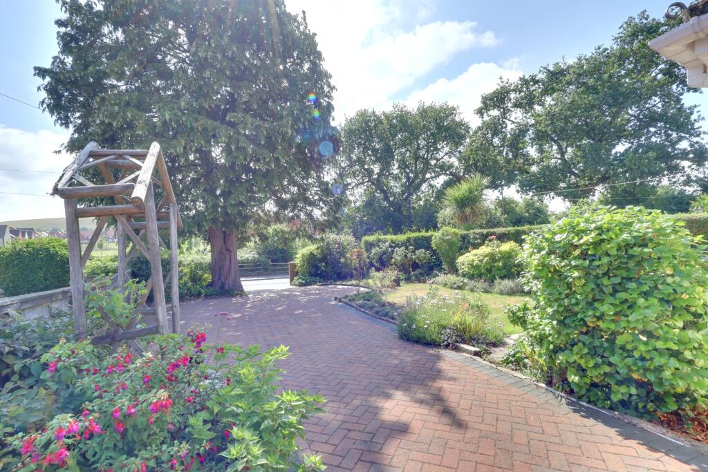 Green Lane, Clanfield - More