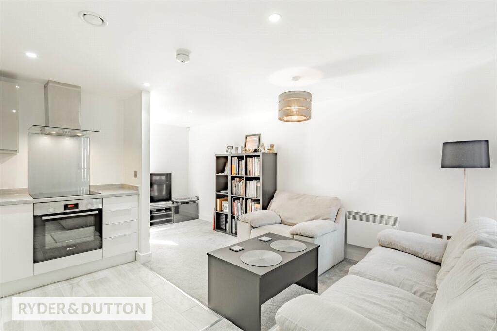 Apartment in Oldham, Hey, Waterhead - View 3