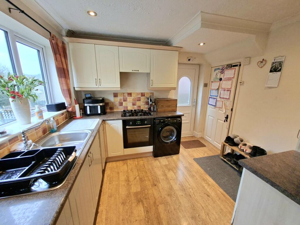 Haywood Lane, Deepcar, S36 photo 4