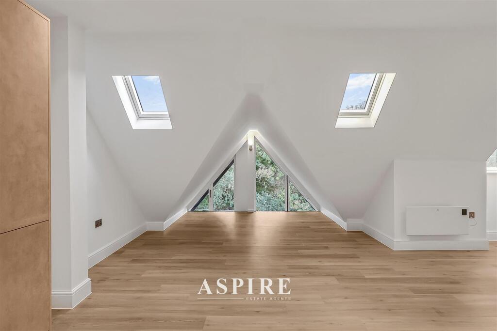 Apartment in Castle Point, South Benfleet - More