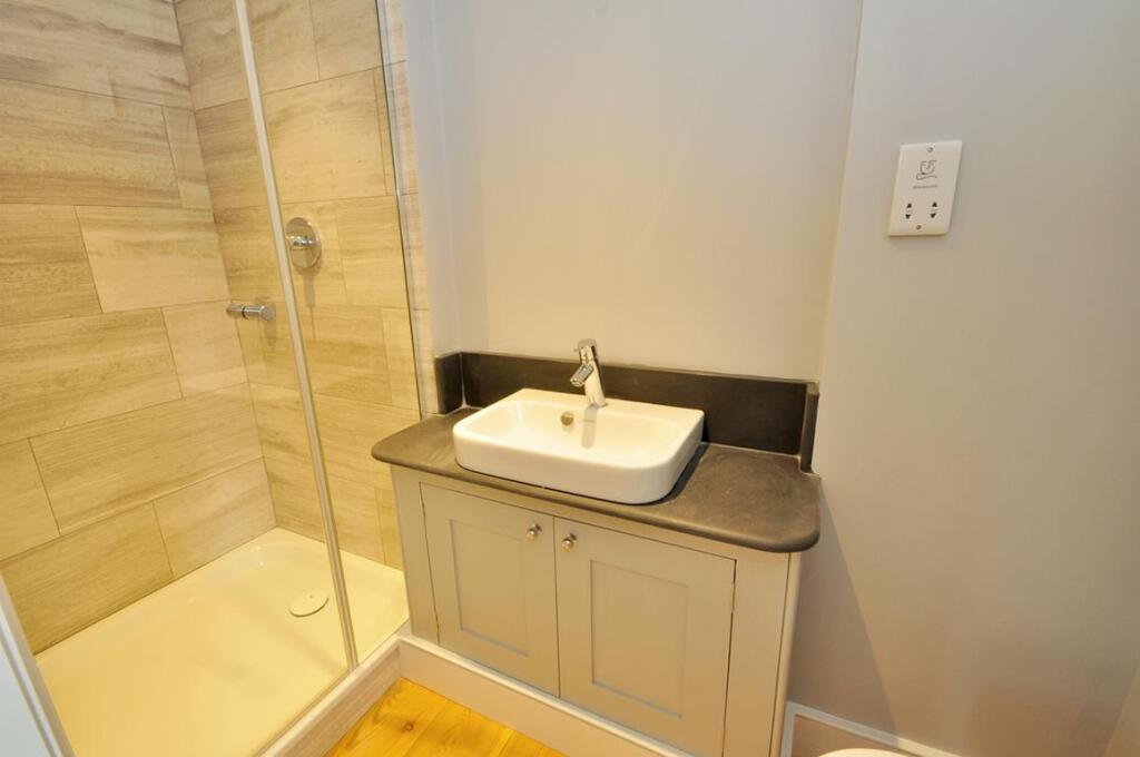 3 bedroom end of terrace house for rent