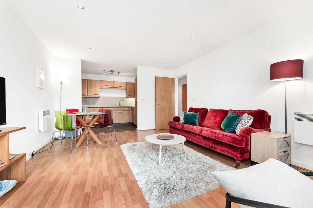 Apartment in Cambridge, Petersfield - View 2