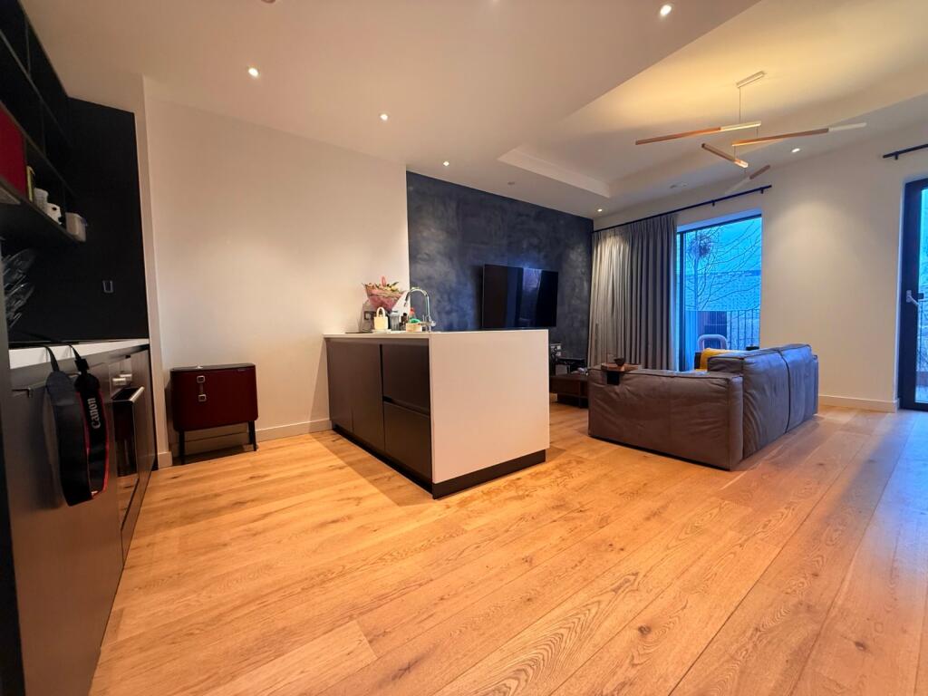 Main image of property: Modena House, London City Island, London, E14