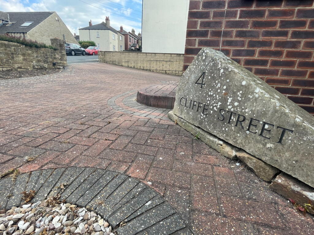 Cliffe Street, Clayton West, Huddersfield, HD8 9NR photo 2