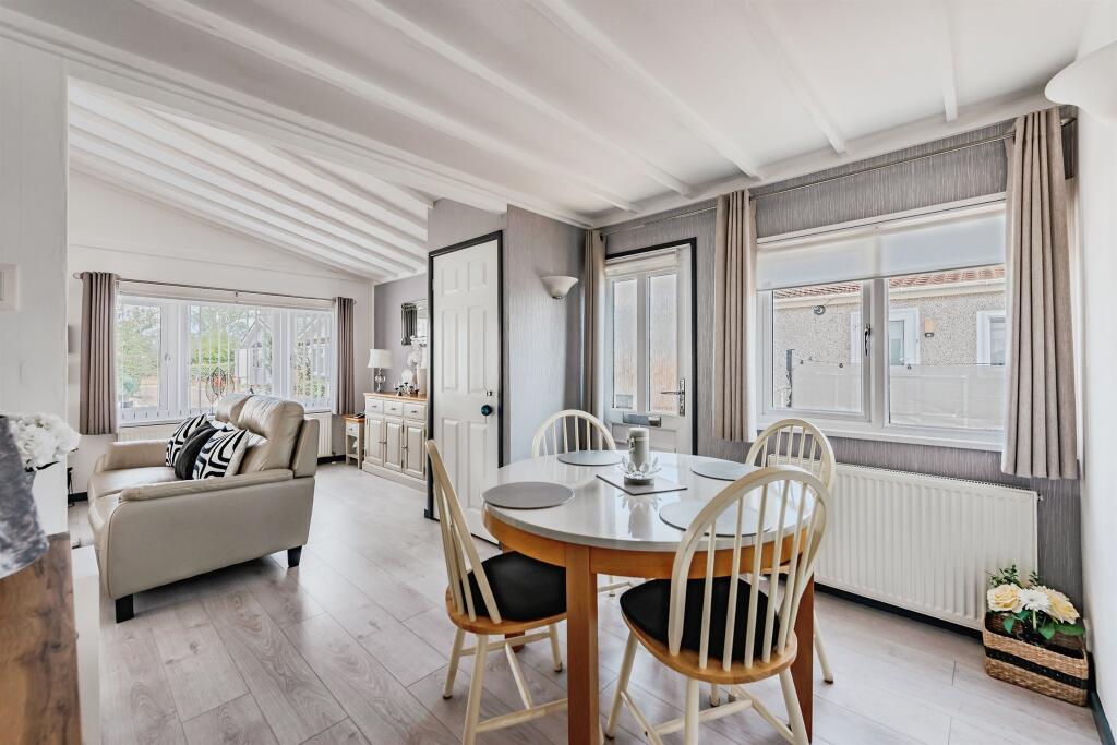 House in Tandridge, Burstow - View 5