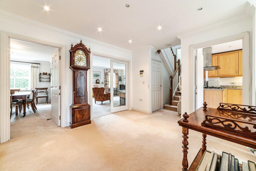 Breedons Hill, Pangbourne, Reading, RG8 - More