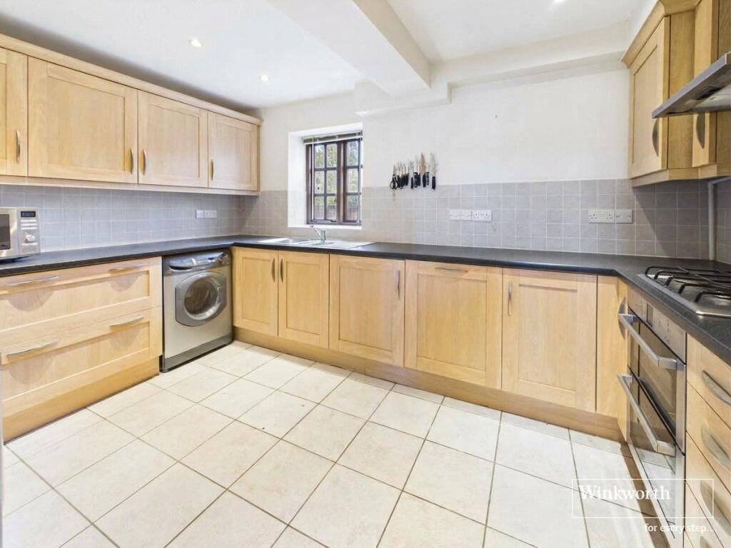 House in Thatcham, Colthrop - More