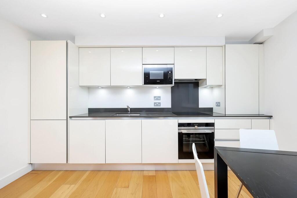 Apartment in London, St. George in the East, Shadwell - View 2