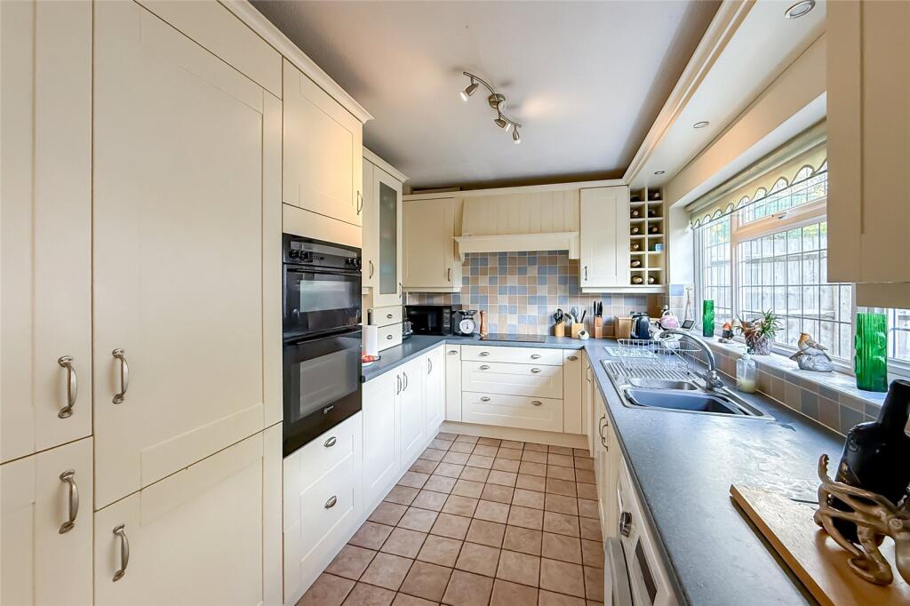 Courtfields, Harpenden, Hertfordshire, AL5 photo 2