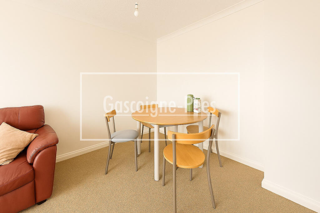House in Slough - View 4
