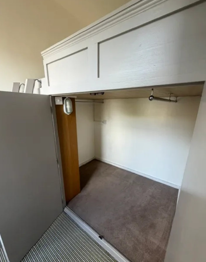 Apartment in Kingston upon Thames - View 4