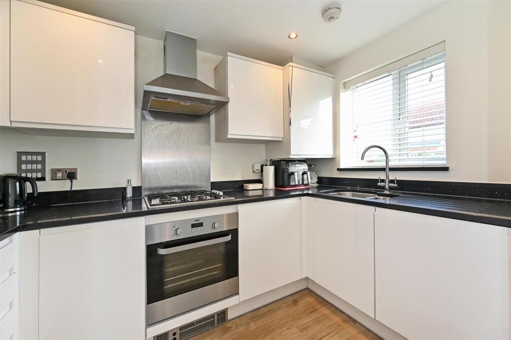 House in Chichester, Fishbourne - View 3