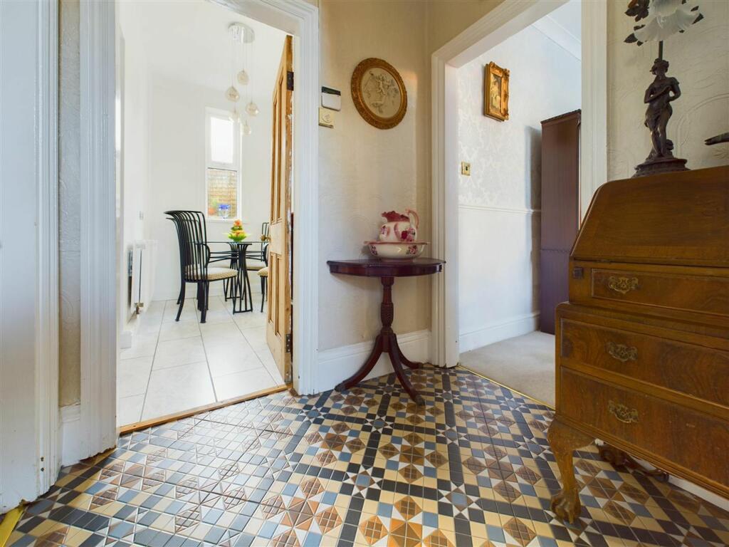 House in Gedling - More