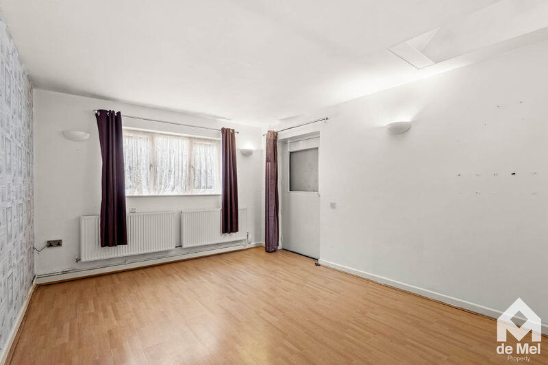 Isbourne Road, Cheltenham, Gloucestershire, GL52 photo 3